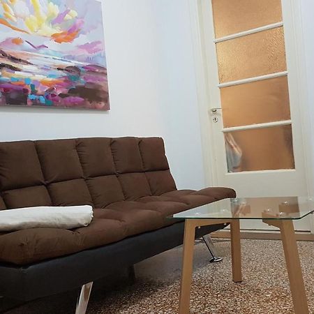 Olive Apartment- Athens Center, 4 Bd, 1.5 Bath Kültér fotó