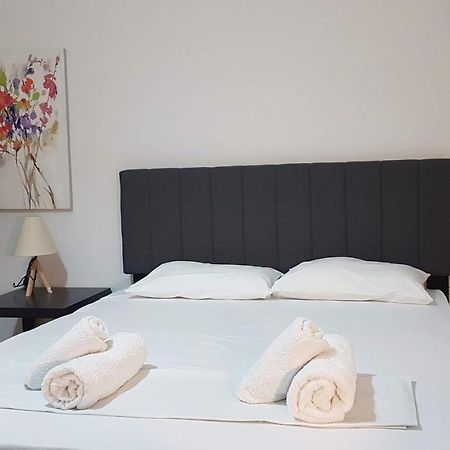 Olive Apartment- Athens Center, 4 Bd, 1.5 Bath Kültér fotó