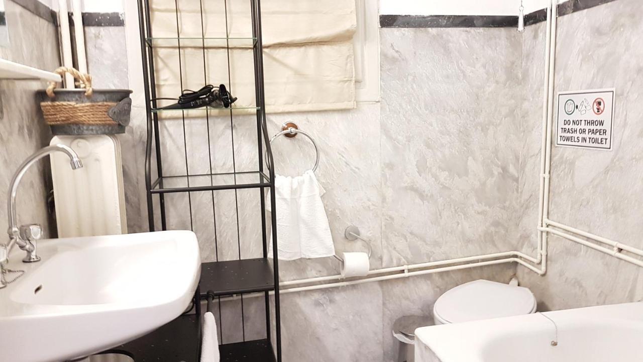Olive Apartment- Athens Center, 4 Bd, 1.5 Bath Kültér fotó