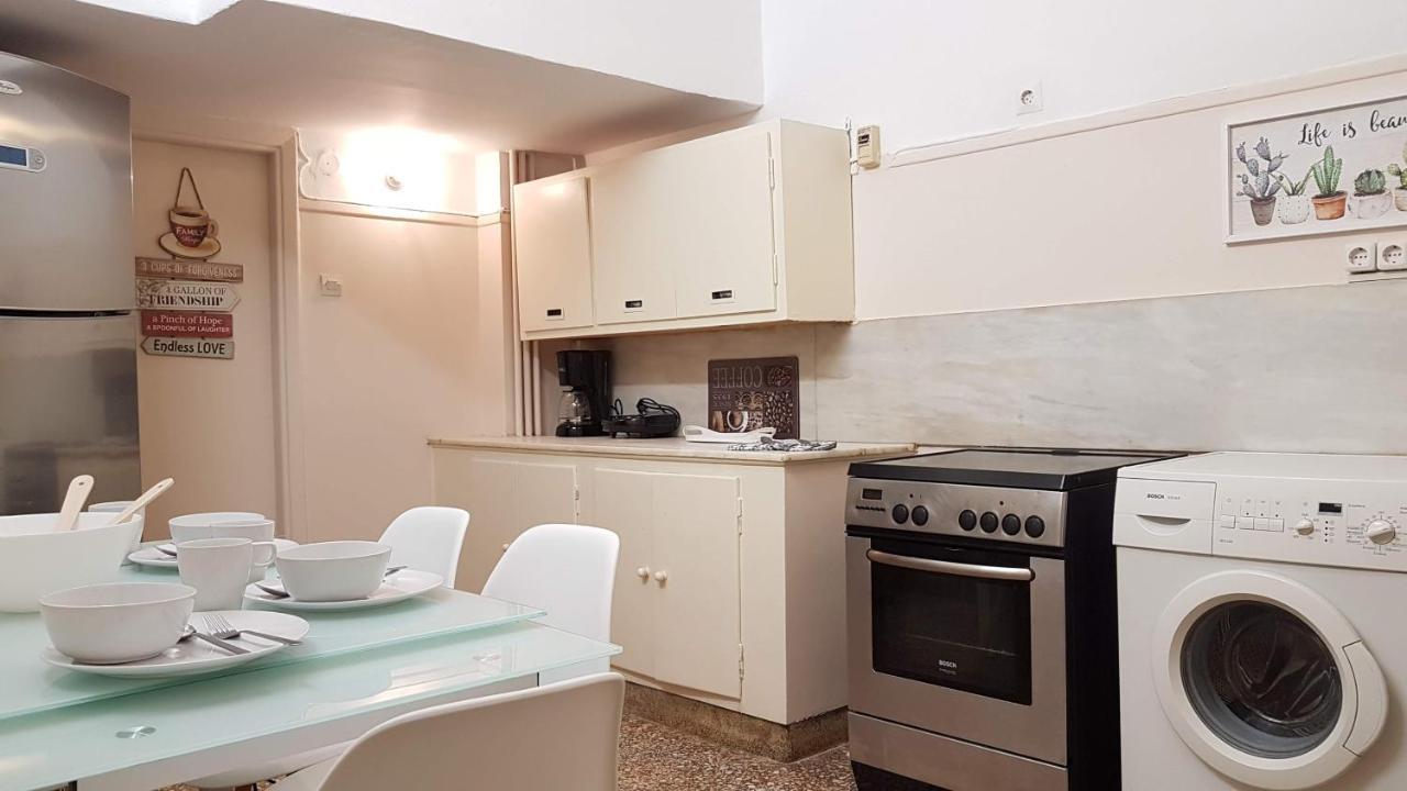 Olive Apartment- Athens Center, 4 Bd, 1.5 Bath Kültér fotó