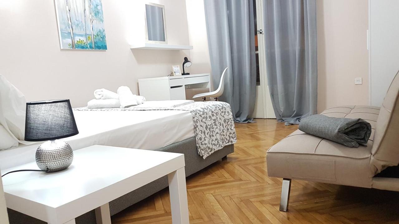 Olive Apartment- Athens Center, 4 Bd, 1.5 Bath Kültér fotó